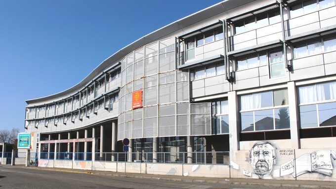 Lycée_Jean-Dupuy_de_Tarbes_(Hautes-Pyrénées)_1.jpg